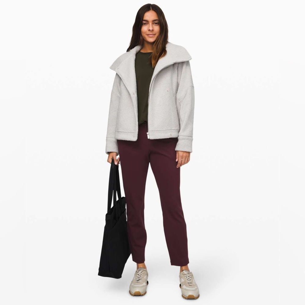 Lululemon On the Fly 7/8 Pant 27”; Size 4; Cassis